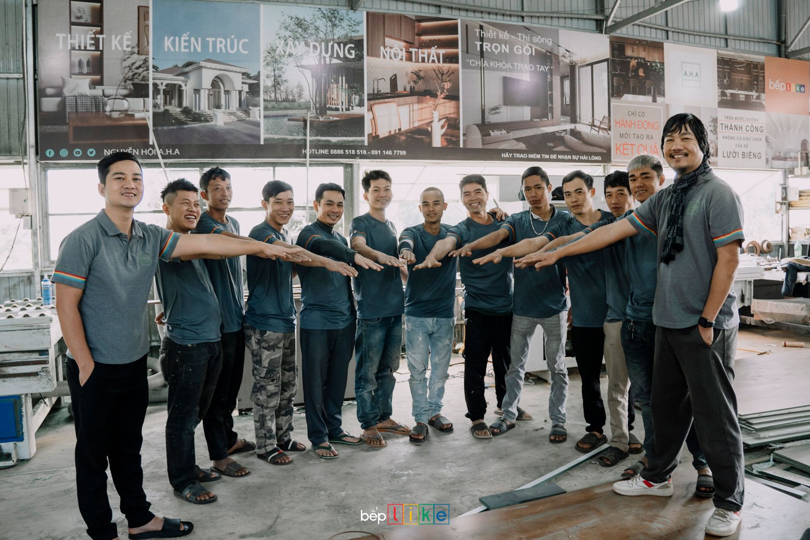 Thành viên xưởng nội thất BếpLike
